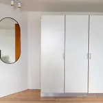 Cozy 2 Bedroom In Peaceful Neighbourhood شقة