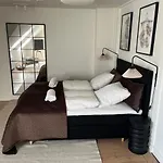 Cozy 2 Bedroom In Peaceful Neighbourhood