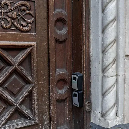 Cozy 2 Bedroom In Peaceful Neighbourhood *