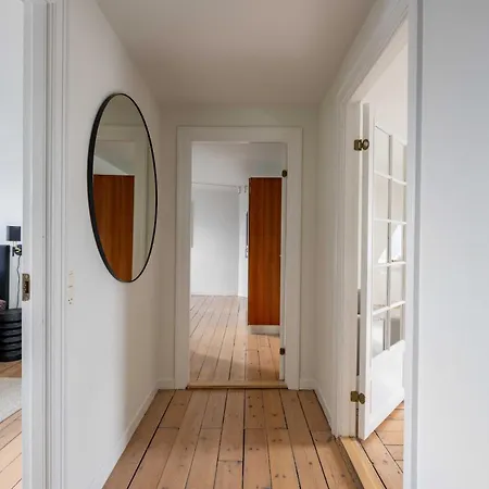 Cozy 2 Bedroom In Peaceful Neighbourhood Apartament