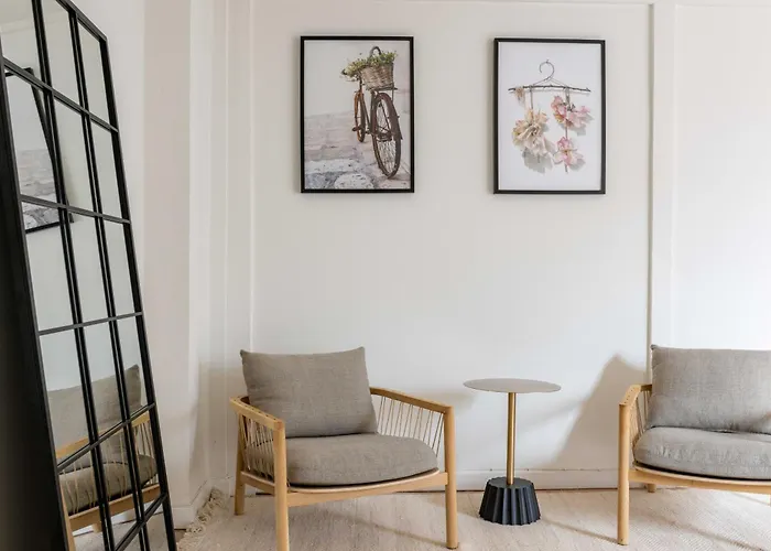 Cozy 2 Bedroom In Peaceful Neighbourhood