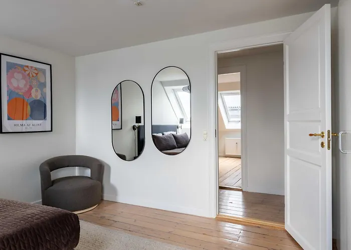 Cozy 2 Bedroom In Peaceful Neighbourhood *