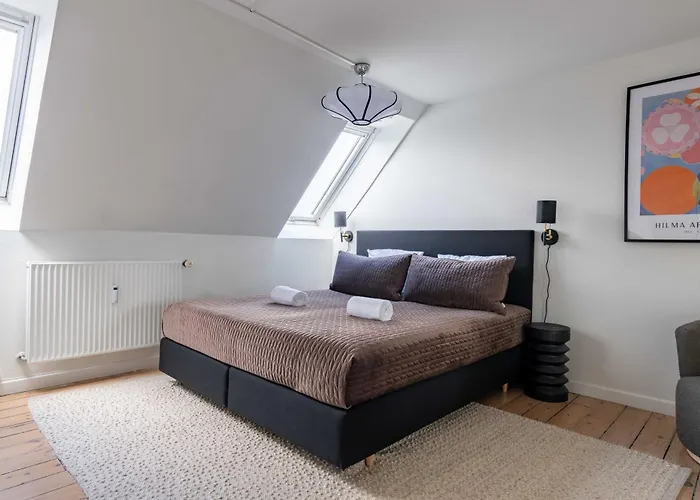 Cozy 2 Bedroom In Peaceful Neighbourhood Apartment *