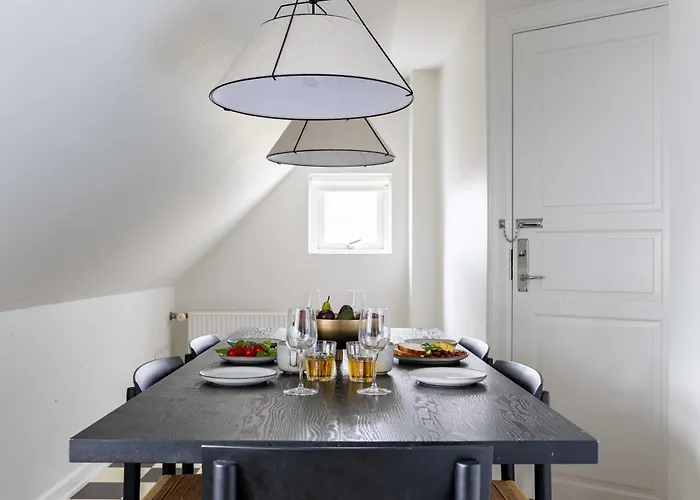 Cozy 2 Bedroom In Peaceful Neighbourhood *