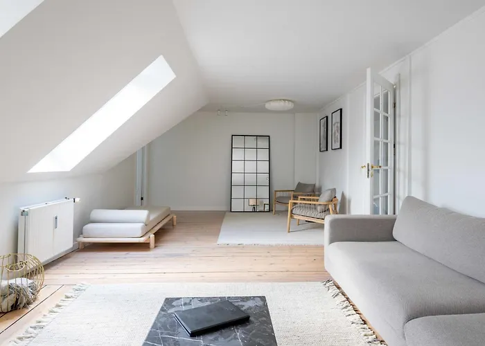 Apartment Cozy 2 Bedroom In Peaceful Neighbourhood *