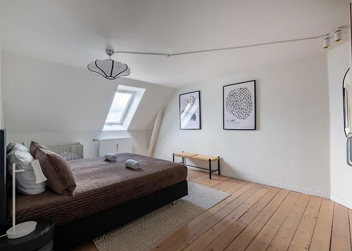 Cozy 2 Bedroom In Peaceful Neighbourhood *