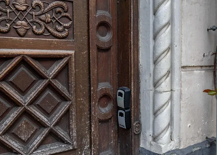 Cozy 2 Bedroom In Peaceful Neighbourhood *