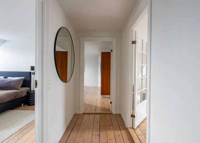 Cozy 2 Bedroom In Peaceful Neighbourhood Apartment