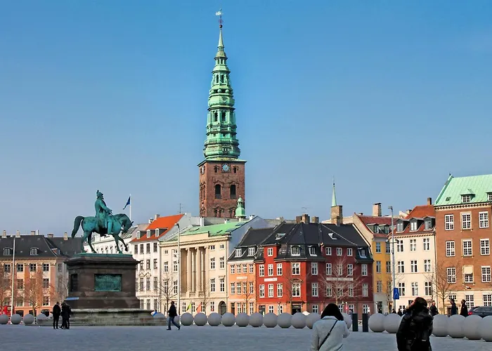 Cozy 2 Bedroom In Peaceful Neighbourhood Apartment *