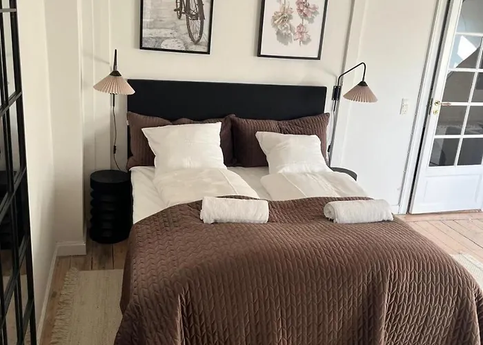 Apartment Cozy 2 Bedroom In Peaceful Neighbourhood *