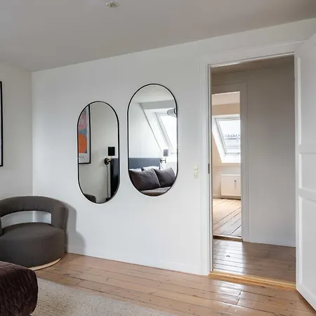 Cozy 2 Bedroom In Peaceful Neighbourhood *