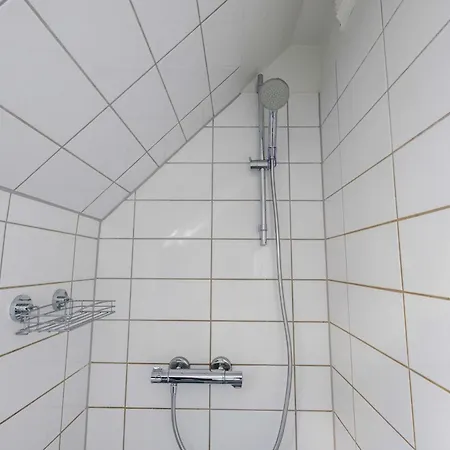 Apartment Cozy 2 Bedroom In Peaceful Neighbourhood *
