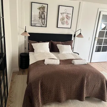 Lägenhet Cozy 2 Bedroom In Peaceful Neighbourhood *