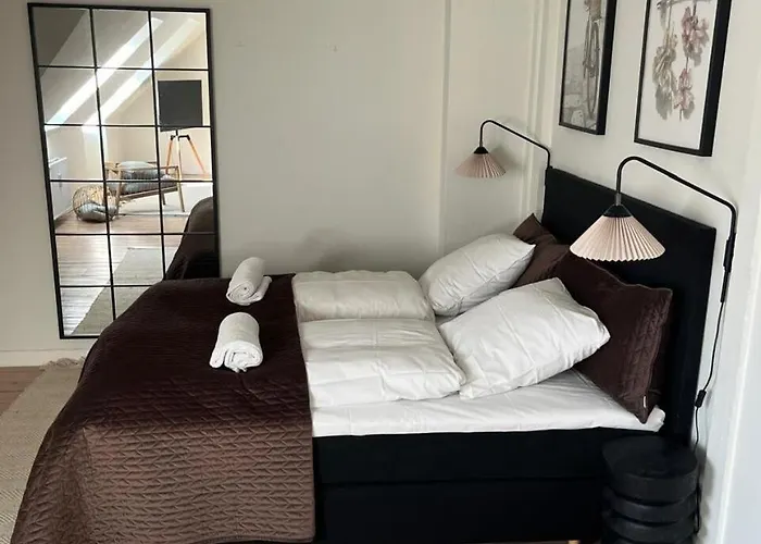 Cozy 2 Bedroom In Peaceful Neighbourhood