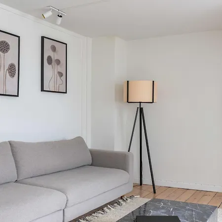 Cozy 2 Bedroom In Peaceful Neighbourhood *
