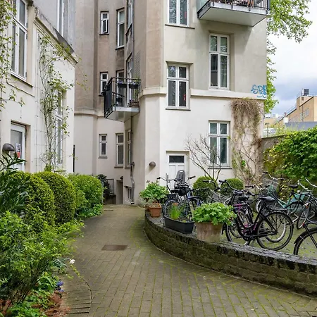 Cozy 2 Bedroom In Peaceful Neighbourhood Apartamento *