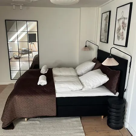 Cozy 2 Bedroom In Peaceful Neighbourhood