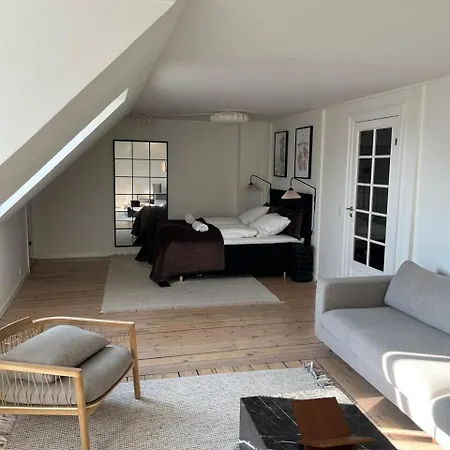 Cozy 2 Bedroom In Peaceful Neighbourhood Apartamento *